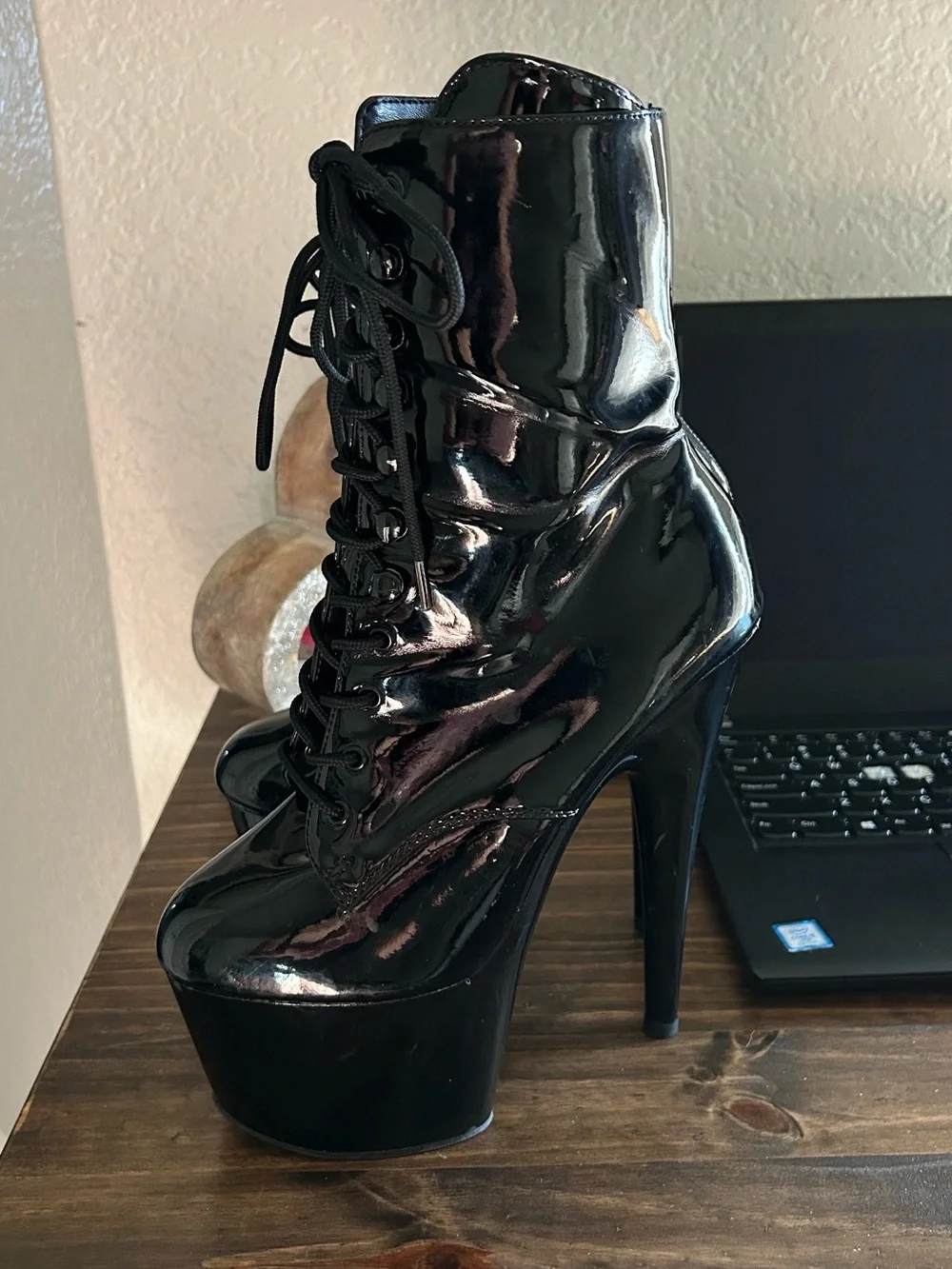 N/A sleek black
